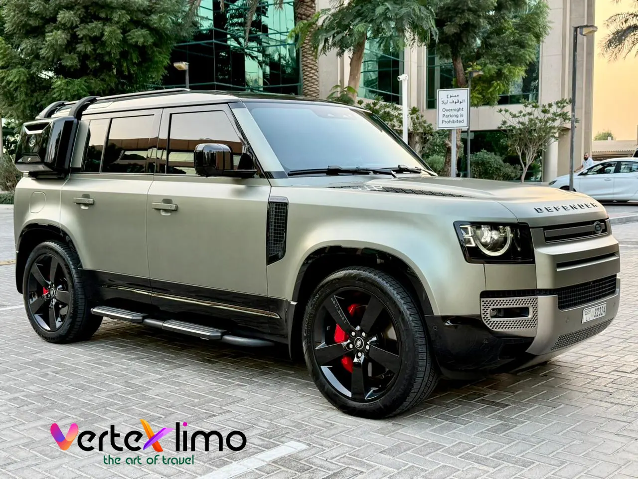 Land Rover Defender 2025